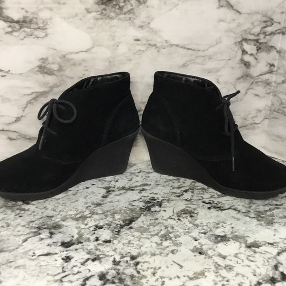 White Mountain Women's Black Ankle Lace Up Booties - Picture 7 of 12